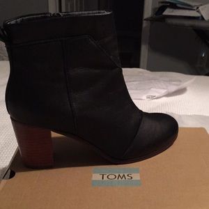 Toms  Lunata black leather women's black booties